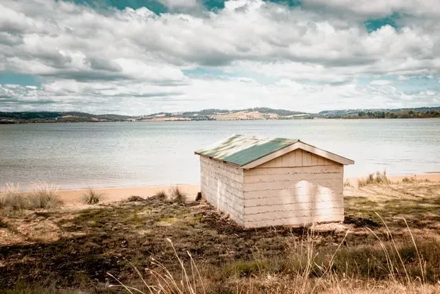 How location leads to a behaviour change